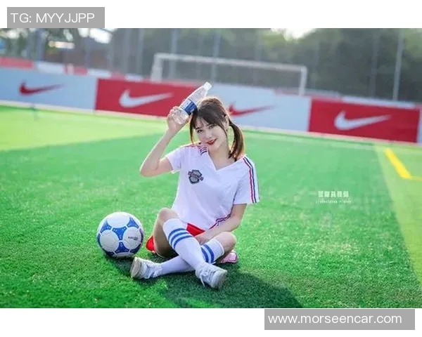 足球明星宝贝特效图片展现运动魅力与青春活力的完美结合