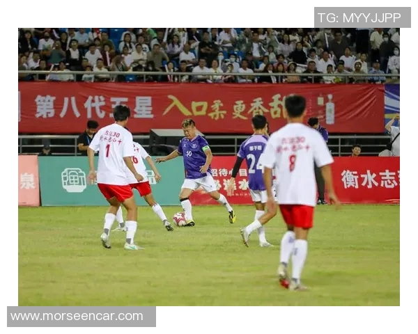 白衣姐姐挑战足球明星知识大赛看她能否一一猜中球星身份